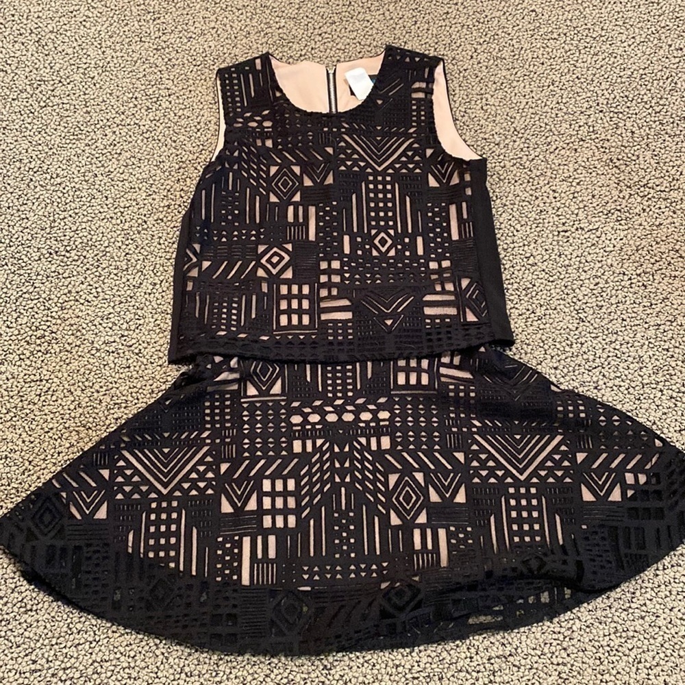 By Debra "Lace" Girls 2 Skirt & Top Set Size Girls Medium- Like New